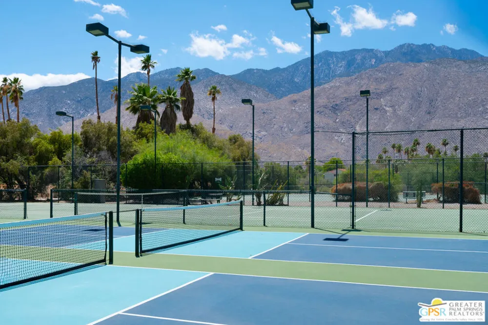 2149 Sunshine Circle Palm Springs, CA 92264