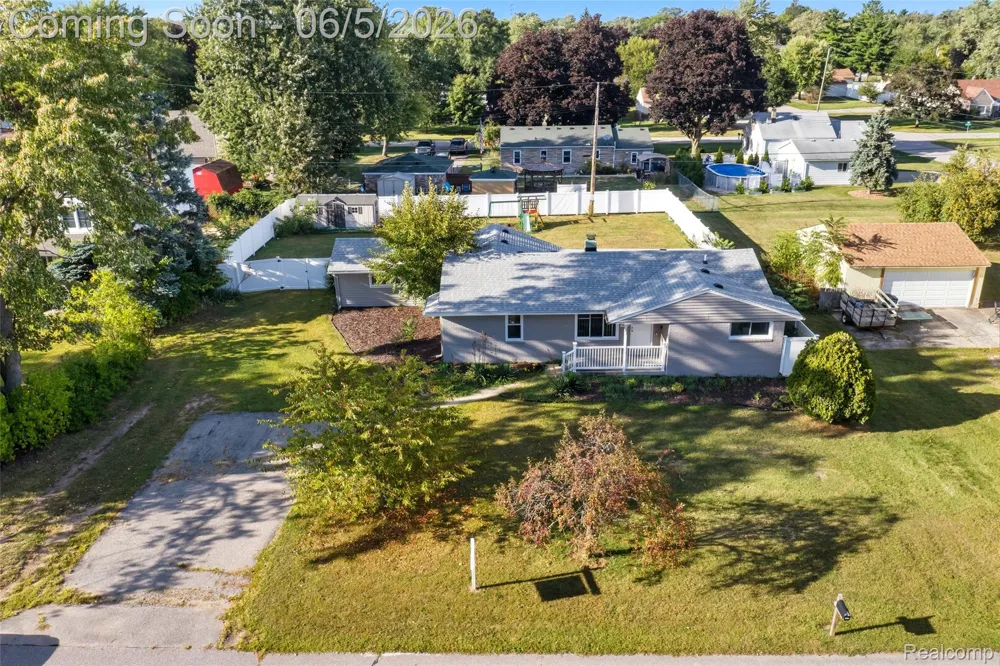 2075 Gulliver Drive Troy City, MI 48085