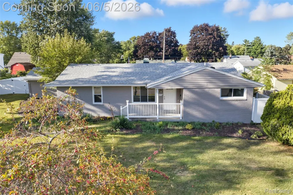 2075 Gulliver Drive Troy City, MI 48085
