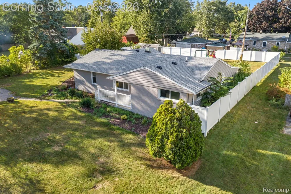 2075 Gulliver Drive Troy City, MI 48085