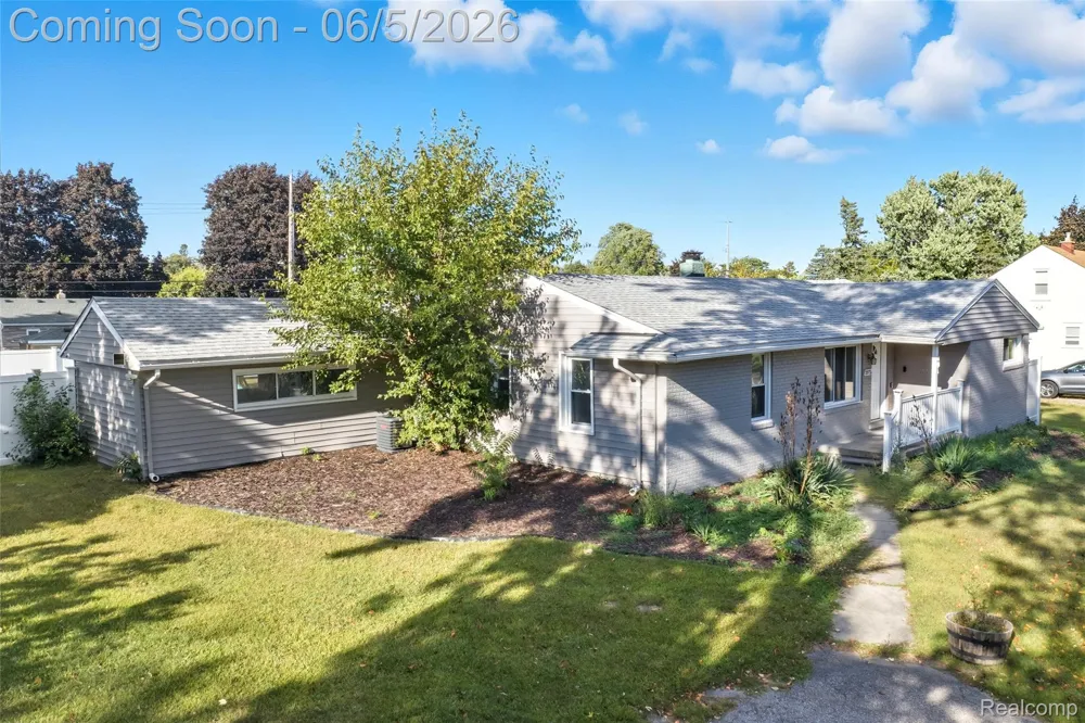 2075 Gulliver Drive Troy City, MI 48085