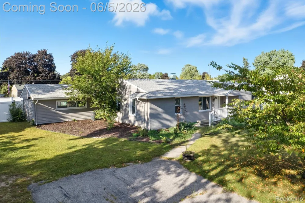2075 Gulliver Drive Troy City, MI 48085