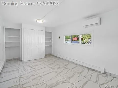 2075 Gulliver Drive Troy City, MI 48085