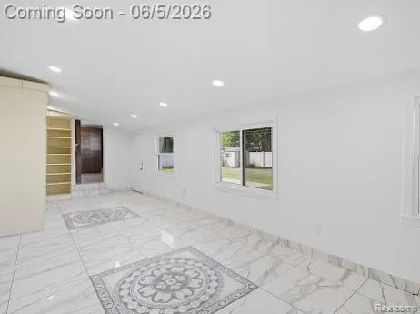 2075 Gulliver Drive Troy City, MI 48085