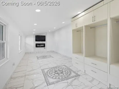 2075 Gulliver Drive Troy City, MI 48085