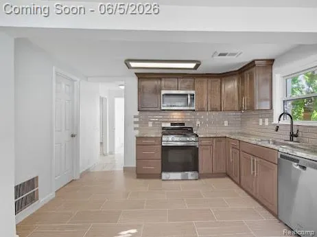 2075 Gulliver Drive Troy City, MI 48085
