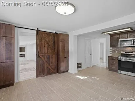 2075 Gulliver Drive Troy City, MI 48085