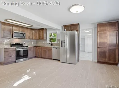 2075 Gulliver Drive Troy City, MI 48085