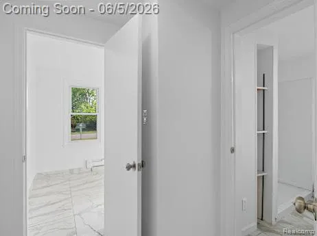 2075 Gulliver Drive Troy City, MI 48085