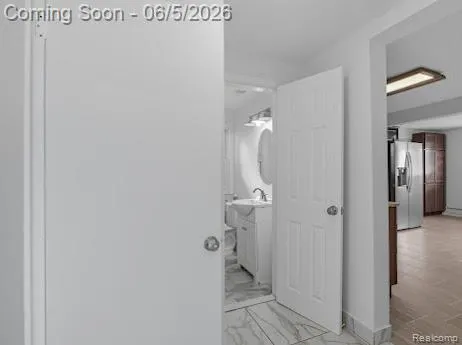 2075 Gulliver Drive Troy City, MI 48085