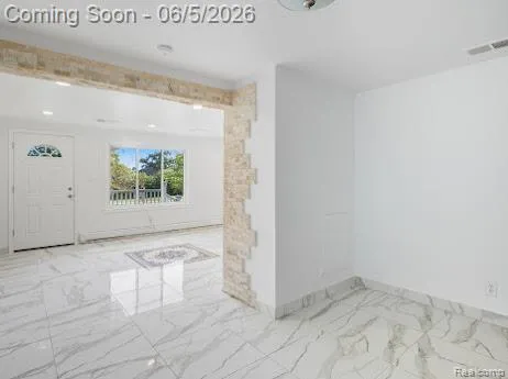 2075 Gulliver Drive Troy City, MI 48085