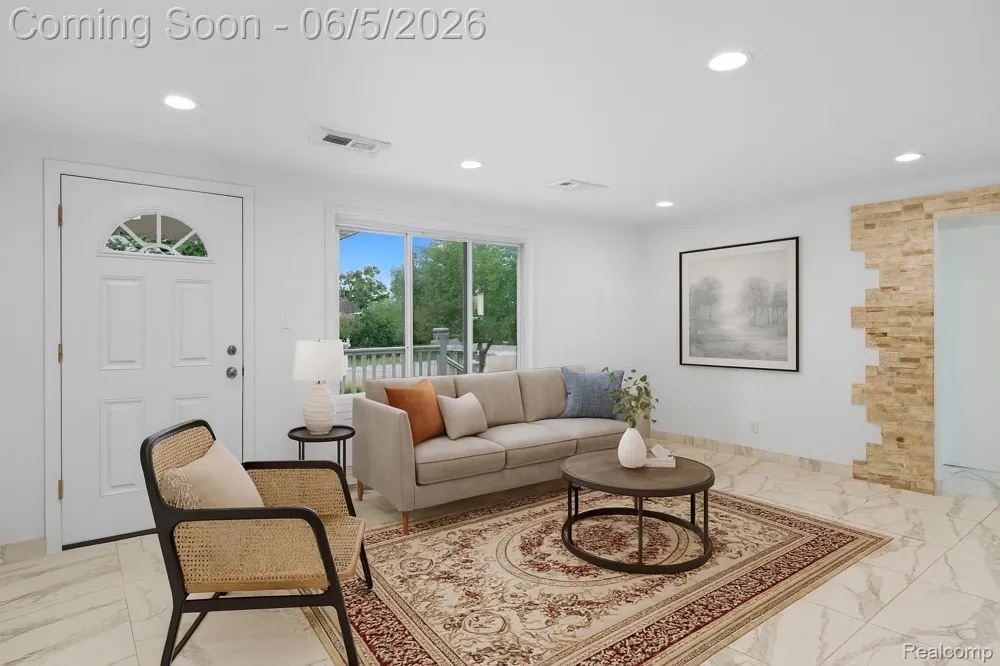 2075 Gulliver Drive Troy City, MI 48085