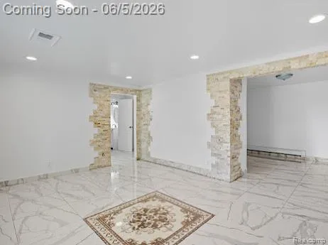 2075 Gulliver Drive Troy City, MI 48085