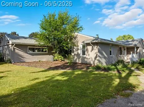 2075 Gulliver Drive Troy City, MI 48085