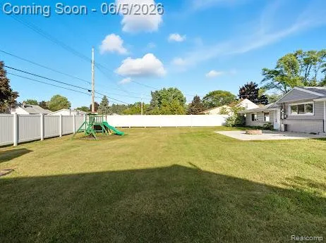 2075 Gulliver Drive Troy City, MI 48085