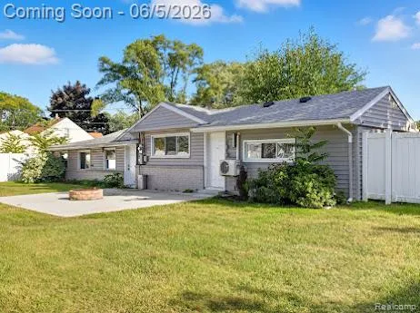 2075 Gulliver Drive Troy City, MI 48085
