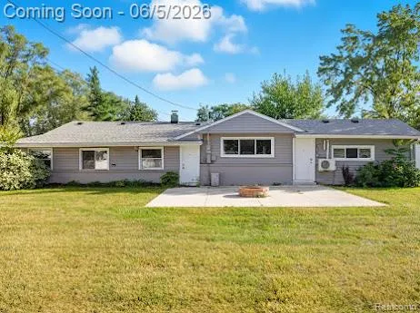 2075 Gulliver Drive Troy City, MI 48085