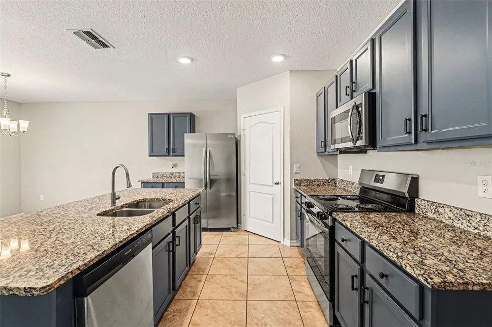 996 SUMMER GLEN DRIVE Winter Haven, FL 33880