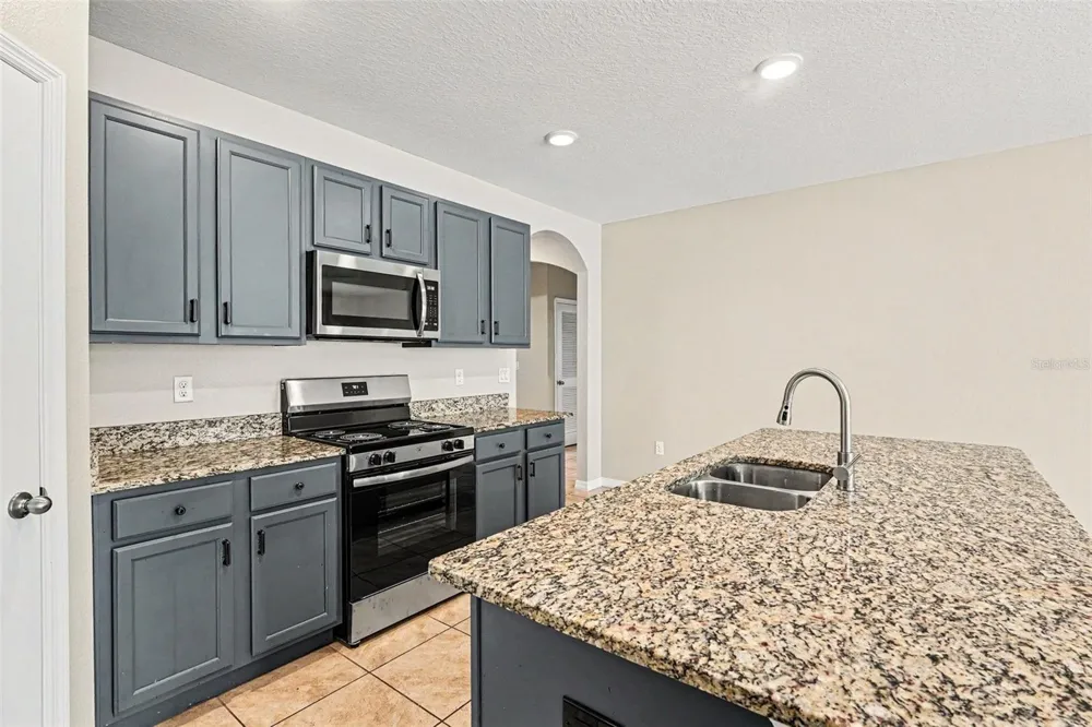 996 SUMMER GLEN DRIVE Winter Haven, FL 33880