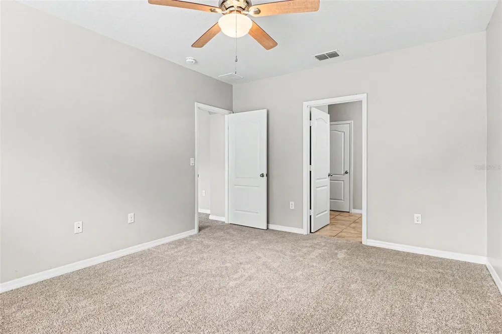 996 SUMMER GLEN DRIVE Winter Haven, FL 33880