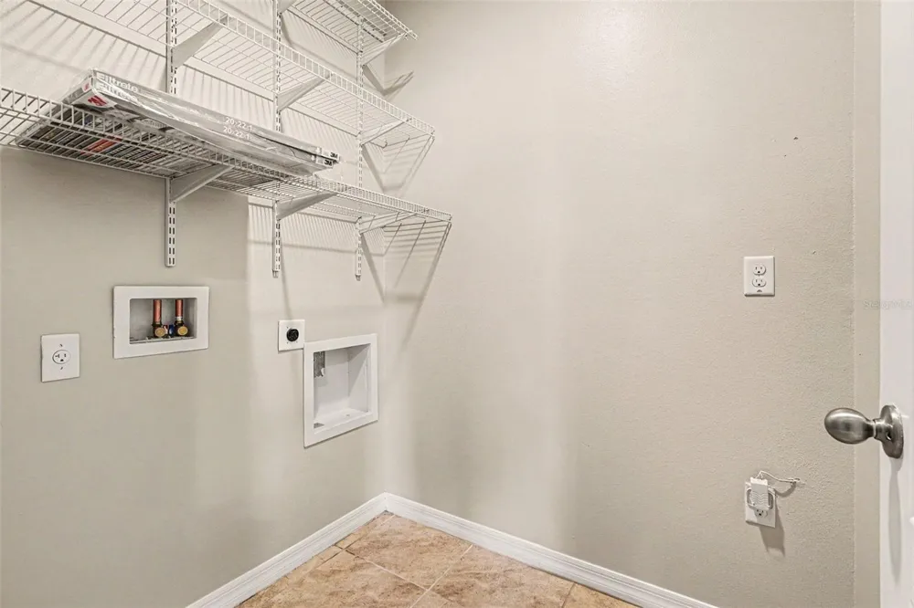996 SUMMER GLEN DRIVE Winter Haven, FL 33880
