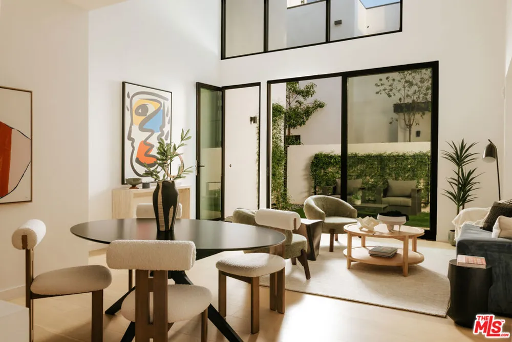 2919 Waverly Drive #103 Los Angeles, CA 90039