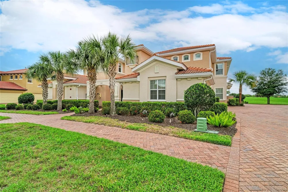 202 BELLA VISTA TERRACE #28D Nokomis, FL 34275