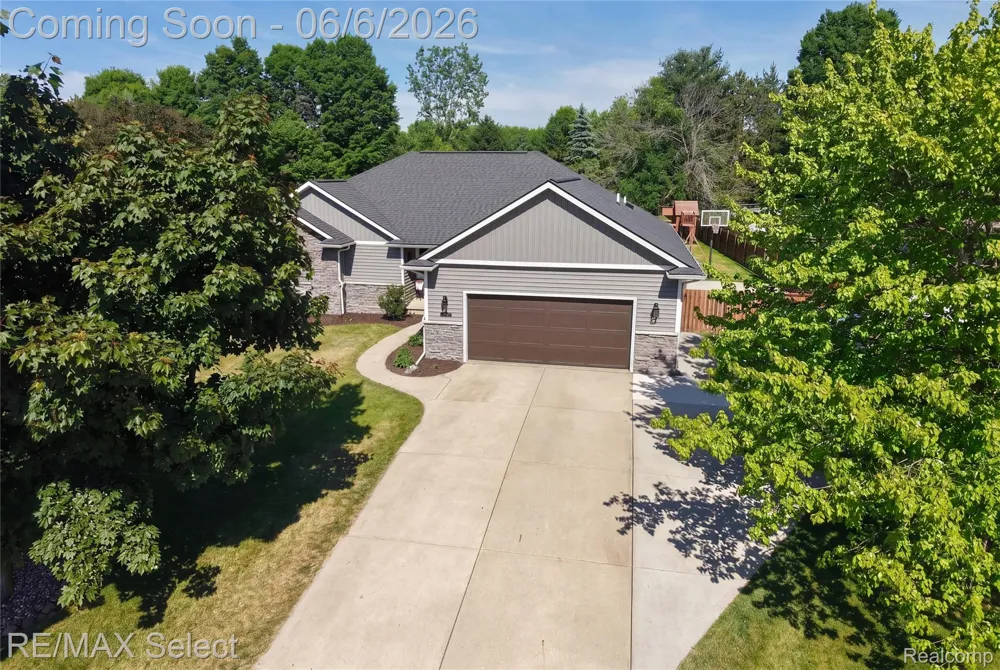 2288 Lost Creek Drive Clayton Charter Township, MI 48433