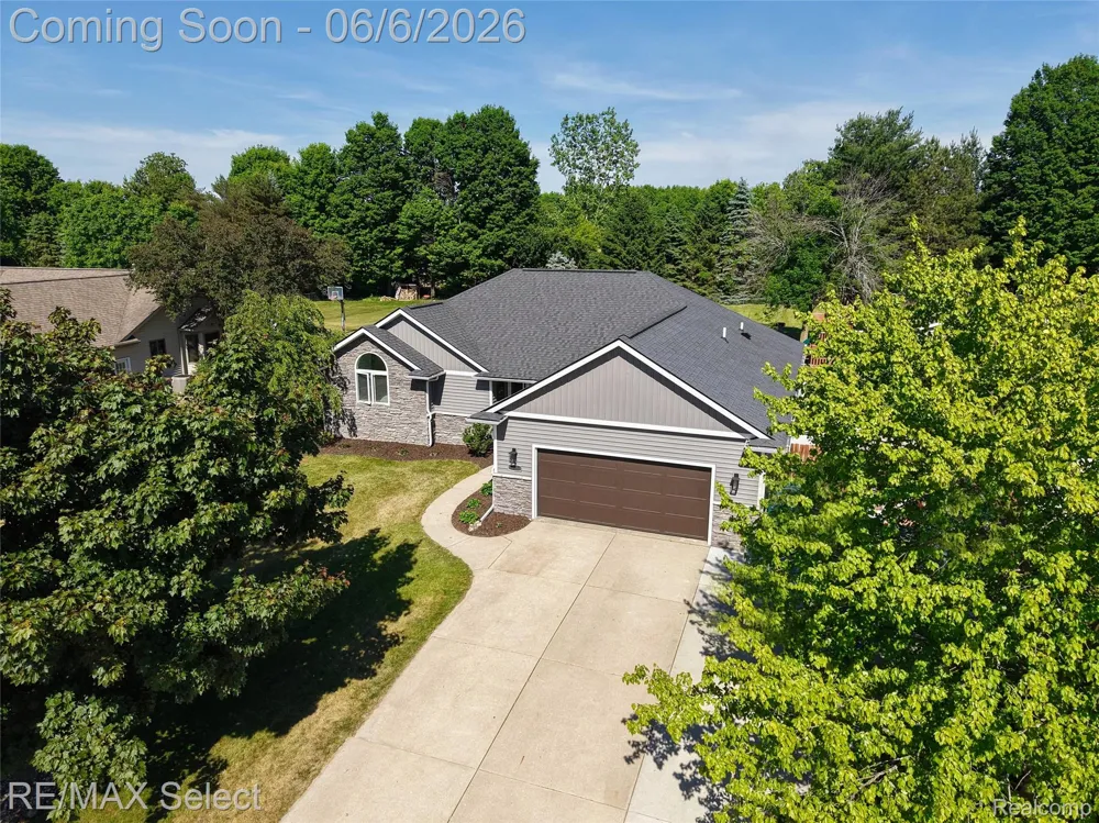 2288 Lost Creek Drive Clayton Charter Township, MI 48433