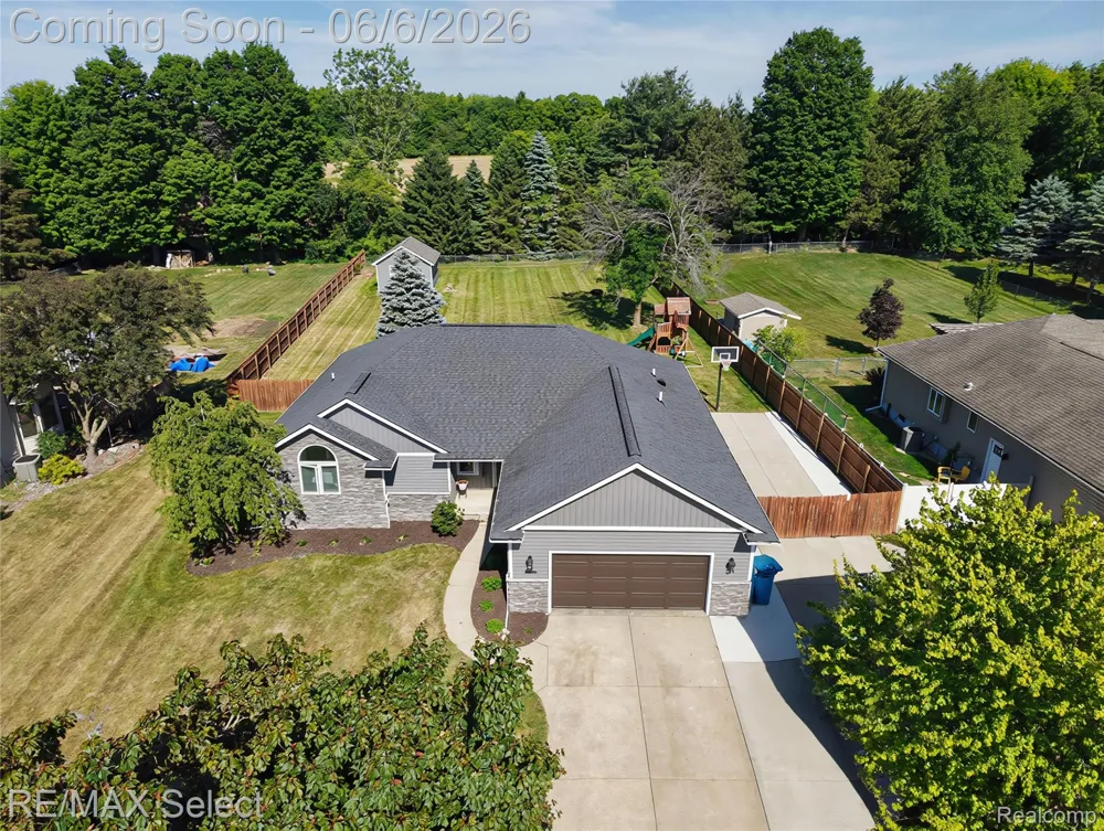 2288 Lost Creek Drive Clayton Charter Township, MI 48433