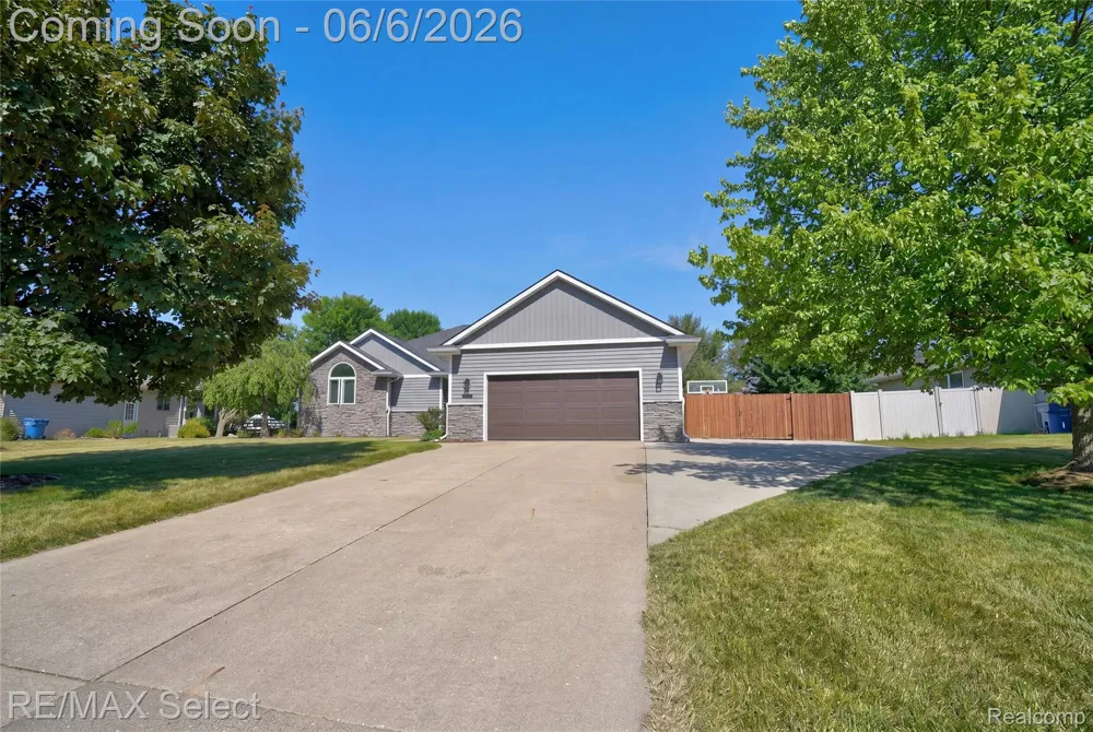 2288 Lost Creek Drive Clayton Charter Township, MI 48433