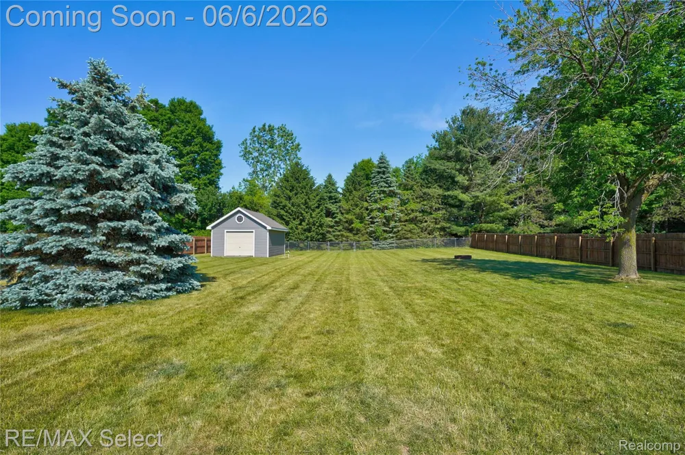 2288 Lost Creek Drive Clayton Charter Township, MI 48433