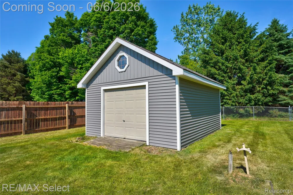 2288 Lost Creek Drive Clayton Charter Township, MI 48433