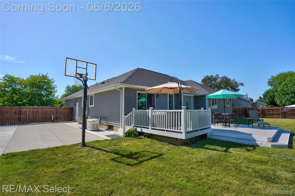 2288 Lost Creek Drive Clayton Charter Township, MI 48433