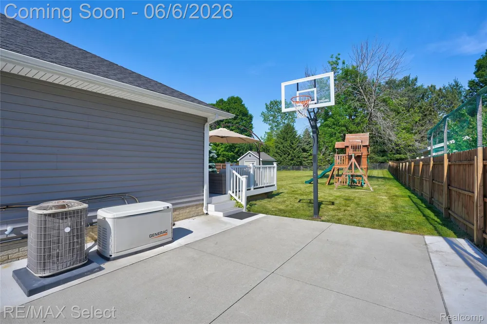 2288 Lost Creek Drive Clayton Charter Township, MI 48433
