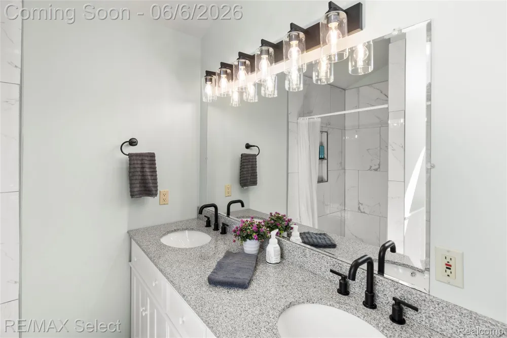 2288 Lost Creek Drive Clayton Charter Township, MI 48433