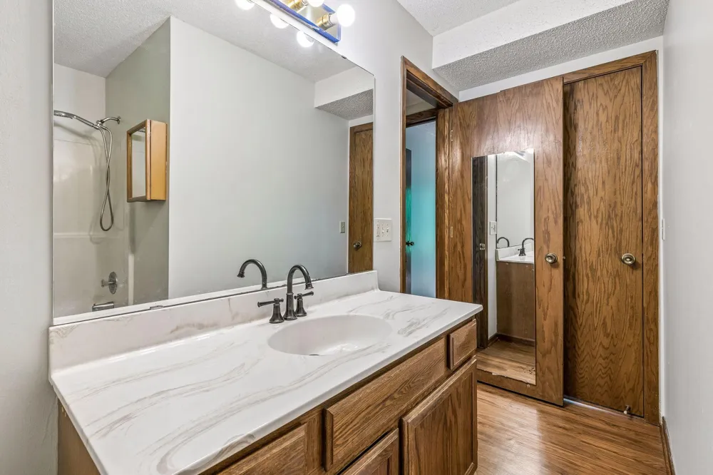 4165 Hilltop Point #102 Eagan, MN 55123