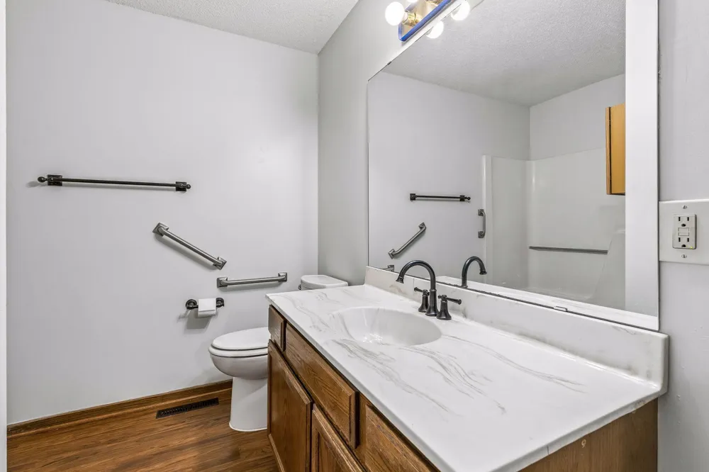 4165 Hilltop Point #102 Eagan, MN 55123