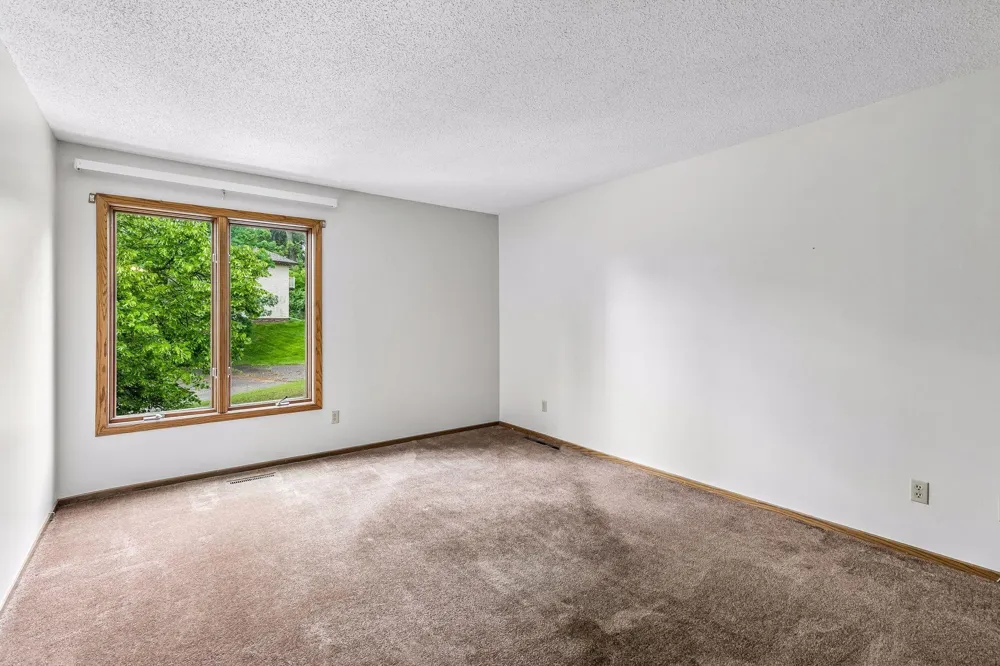 4165 Hilltop Point #102 Eagan, MN 55123