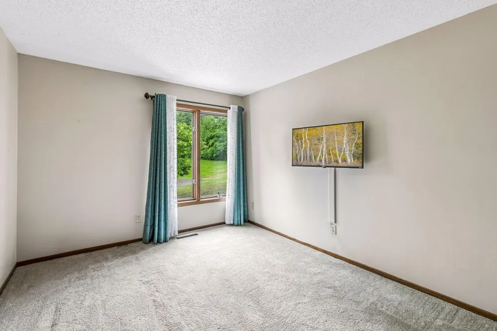 4165 Hilltop Point #102 Eagan, MN 55123