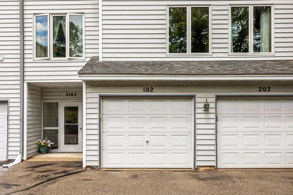4165 Hilltop Point #102 Eagan, MN 55123