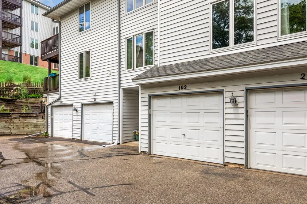 4165 Hilltop Point #102 Eagan, MN 55123