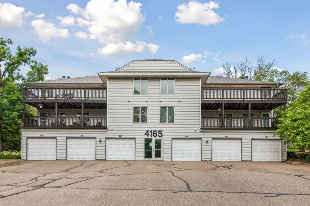 4165 Hilltop Point #102 Eagan, MN 55123