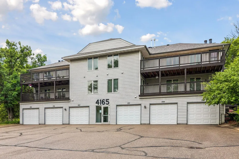 4165 Hilltop Point #102 Eagan, MN 55123