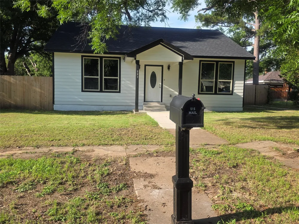 503 W Elm Street Olney, TX 76374