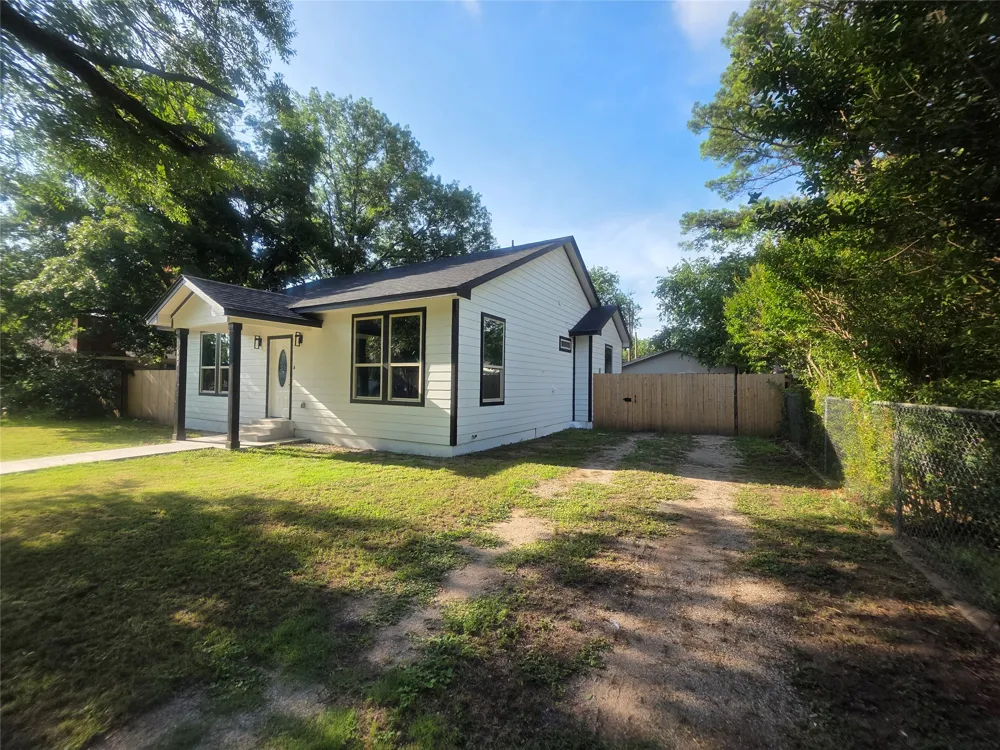 503 W Elm Street Olney, TX 76374