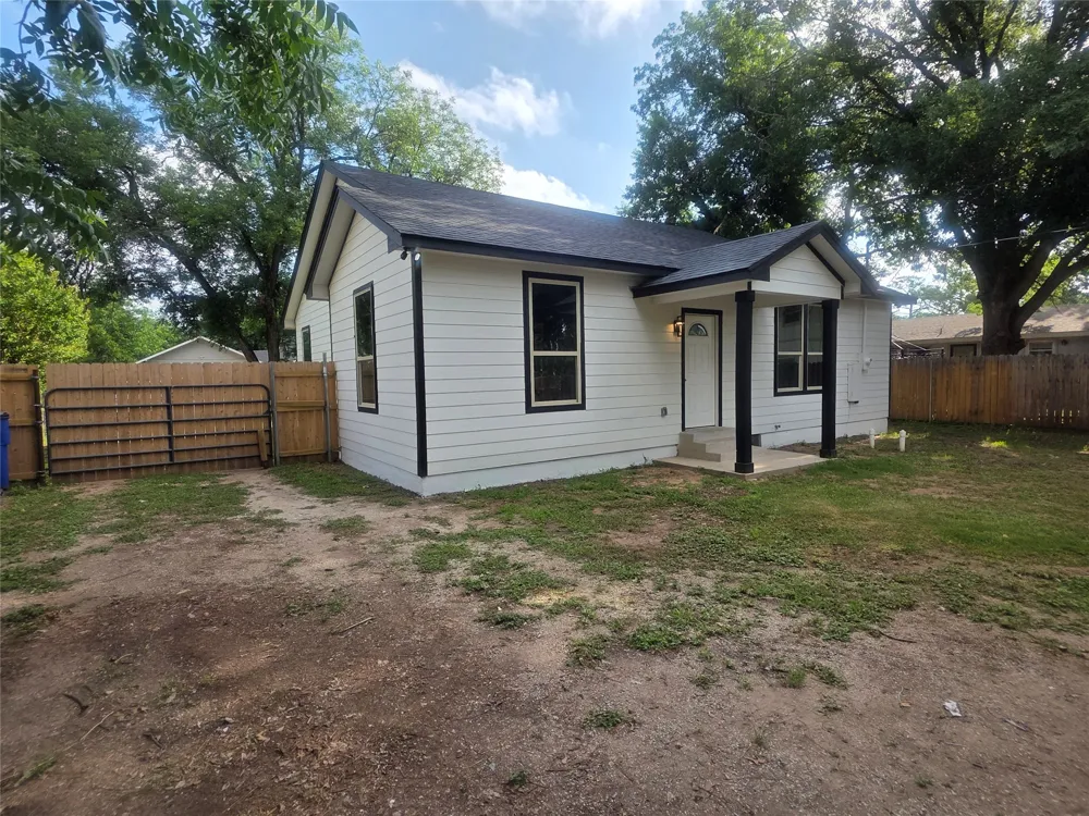 503 W Elm Street Olney, TX 76374
