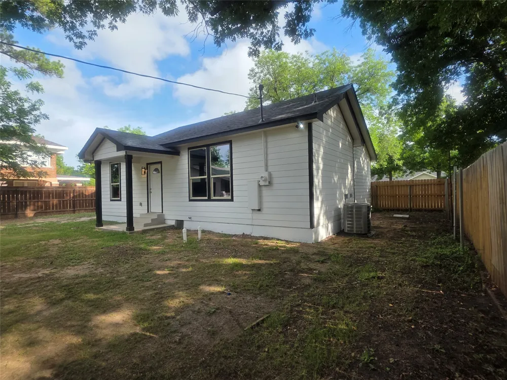 503 W Elm Street Olney, TX 76374