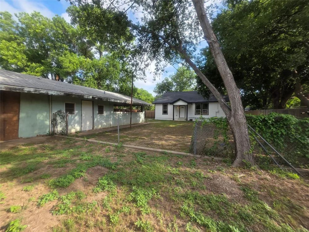 503 W Elm Street Olney, TX 76374