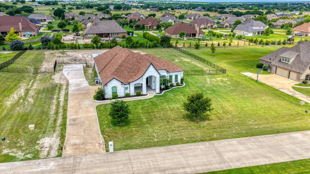 235 Bearclaw Circle Aledo, TX 76008